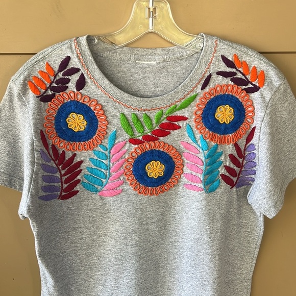 Boho Colorful Floral Hand Embroidered Mixed Media Gray Tee Women’s M - Picture 2 of 6